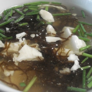 ねぎと豆腐のもずくスープ(o^^o)